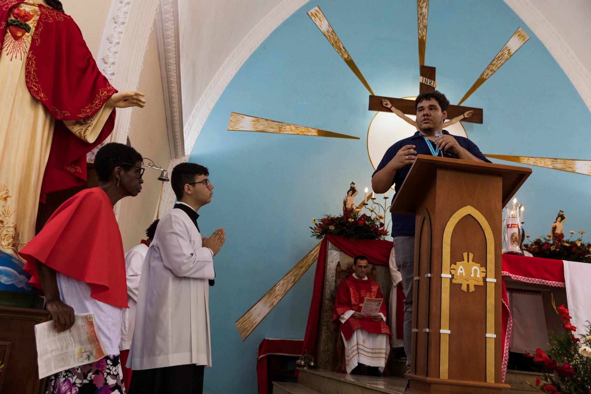 Scientific communicator from the World Mosquito Program explaining the Wolbachia mosquito method to congregation in Sao Sebastiao church