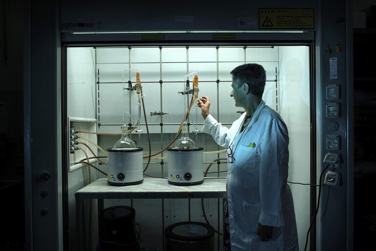 Luisa Pistelli, Professor of Pharmaceutical Biology at Pisa University, analyses the chemicals found in plants grown inside the biospheres.