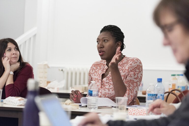 Patricia talks to other researchers